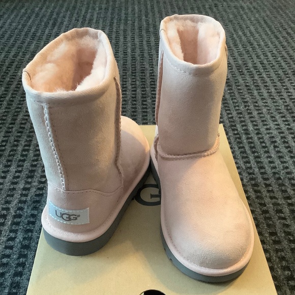 Ugg Uggs Classic toddler girls baby pink boots 11 - Picture 1 of 8
